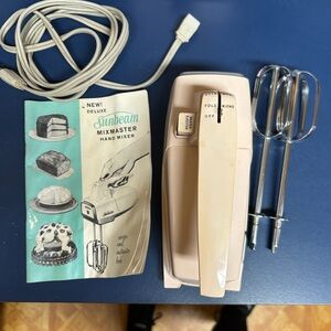 Sunbeam Mixmaster Hand Mixer in Pale Pink 1960’s Tested Works 3 speed 6 settings